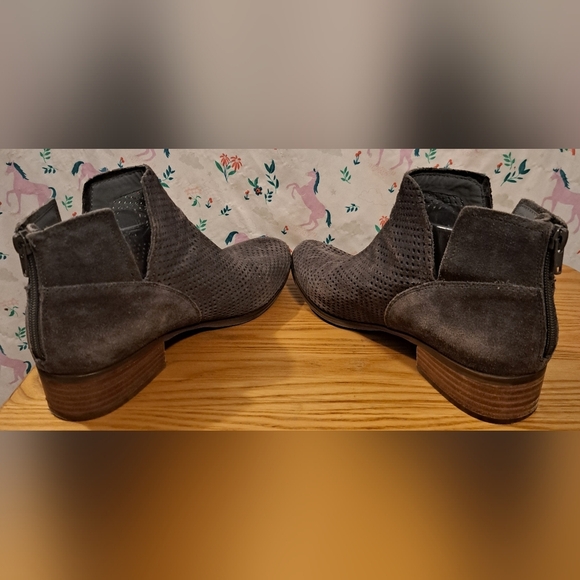 Crown Vintage Rumble Grey Suede Boho Indie Neutral Casual Ankle Boot Shoe SZ 9M - Picture 4 of 9